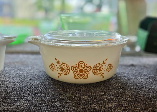 Vintage Pyrex Butterfly Gold 472 Round Casserole Dish 1.5 Pt with 470-C Lid 1970s