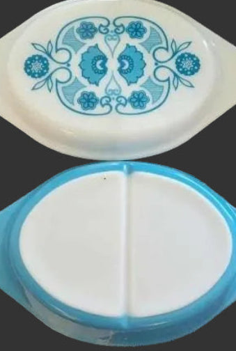 Vintage Pyrex Horizon Blue 1.5 Quart Divided Casserole Dish with Lid #465, 1970s Retro Kitchenware