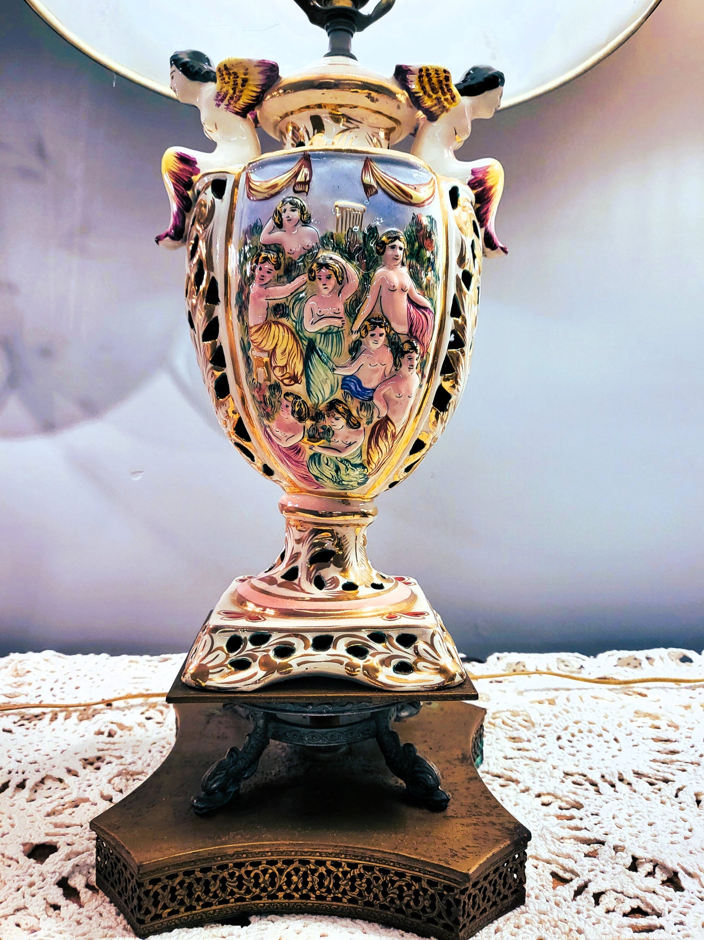Vintage Italian Capodimonte Hand Painted Figural Porcelain Table Lam