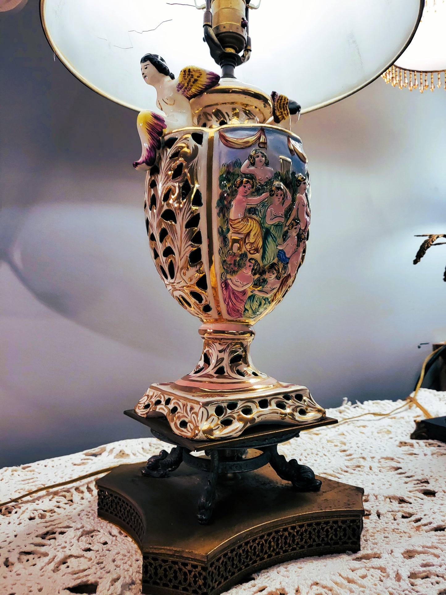 Vintage Italian Capodimonte Hand Painted Figural Porcelain Table Lam