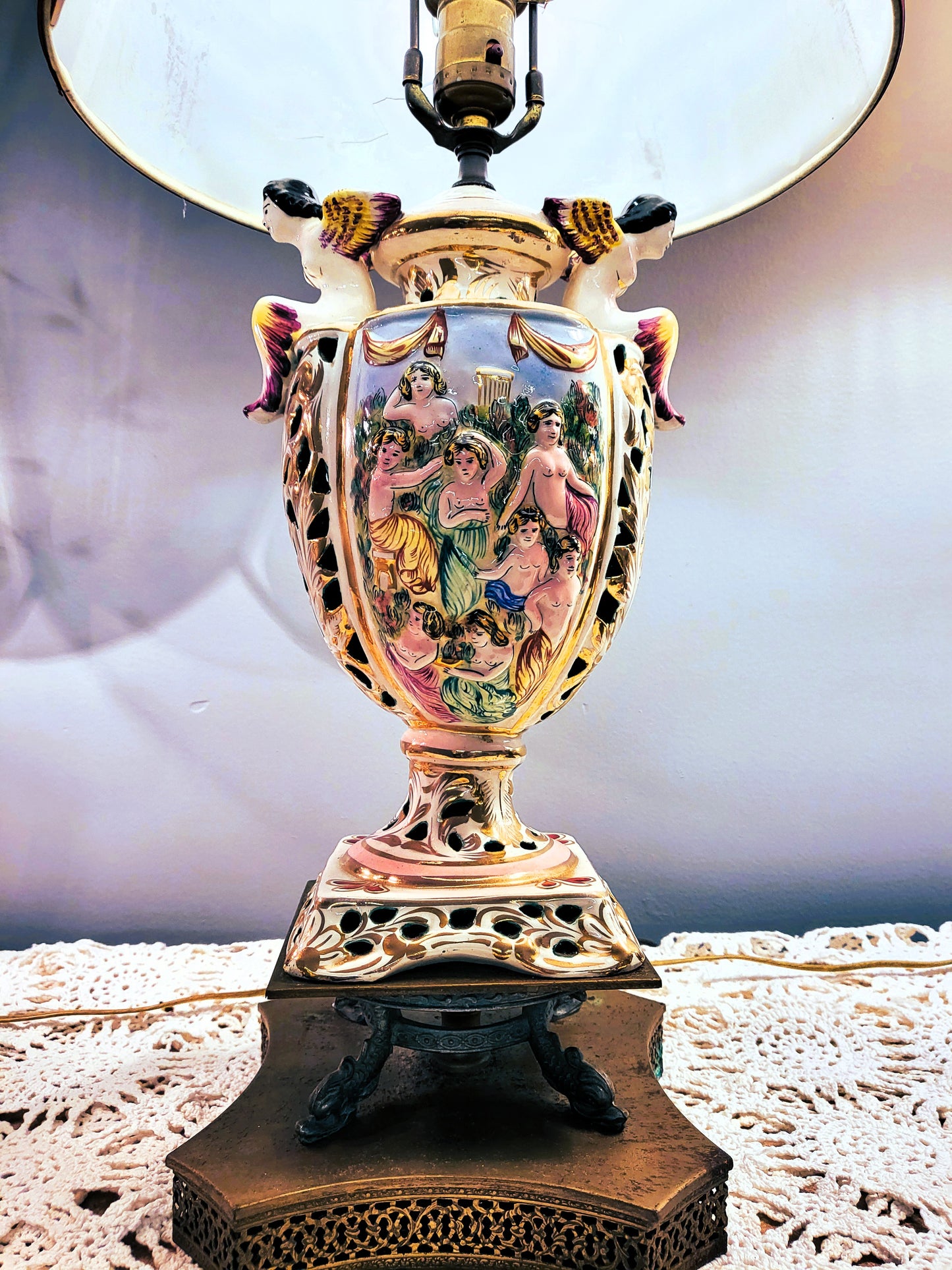 Vintage Italian Capodimonte Hand Painted Figural Porcelain Table Lam