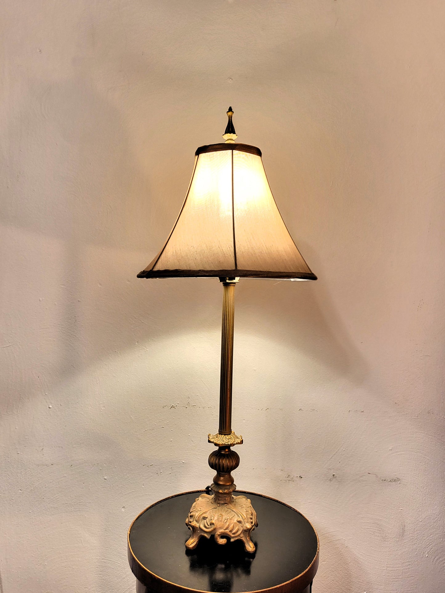 Vintage-Style Neoclassical Brass Fluted Column Table Lamp