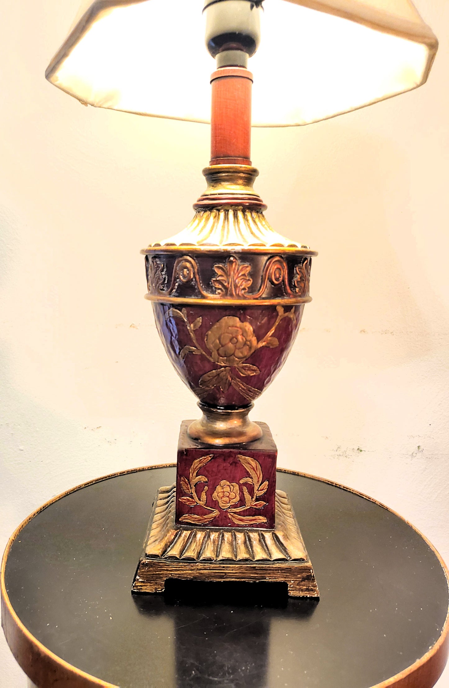 Vintage-Style Neoclassical Urn Table Lamp – Burgundy &amp; Gold Floral
