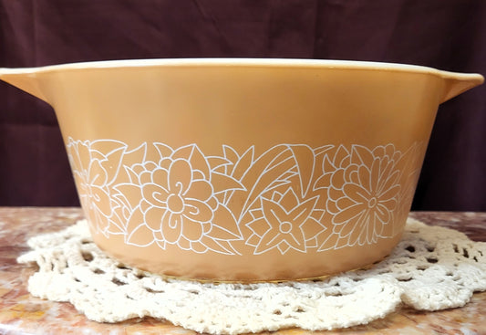 Vintage Tan Pyrex Woodland Casserole dish 474-B