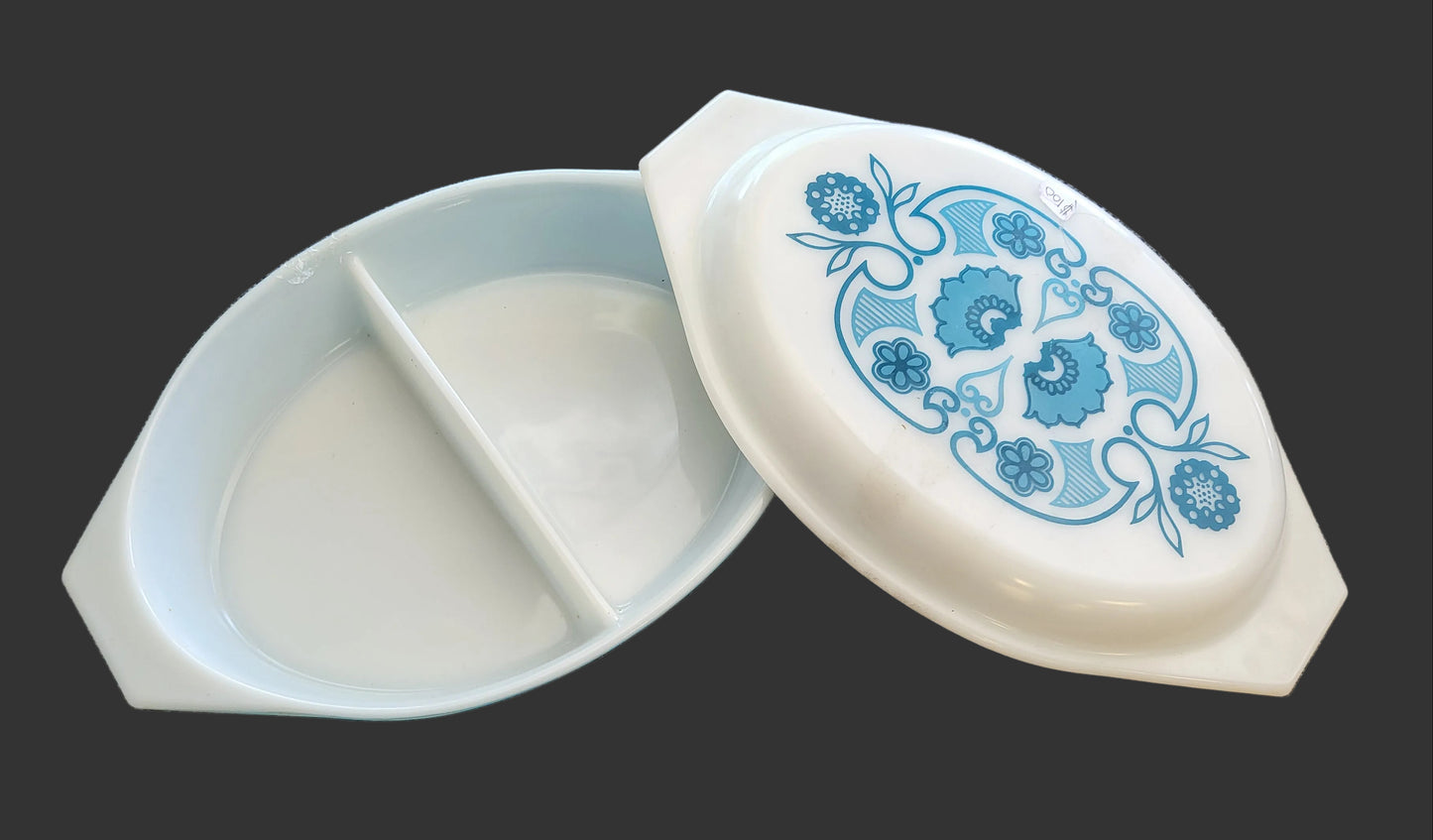 Vintage Pyrex Horizon Blue 1.5 Quart Divided Casserole Dish with Lid #465, 1970s Retro Kitchenware