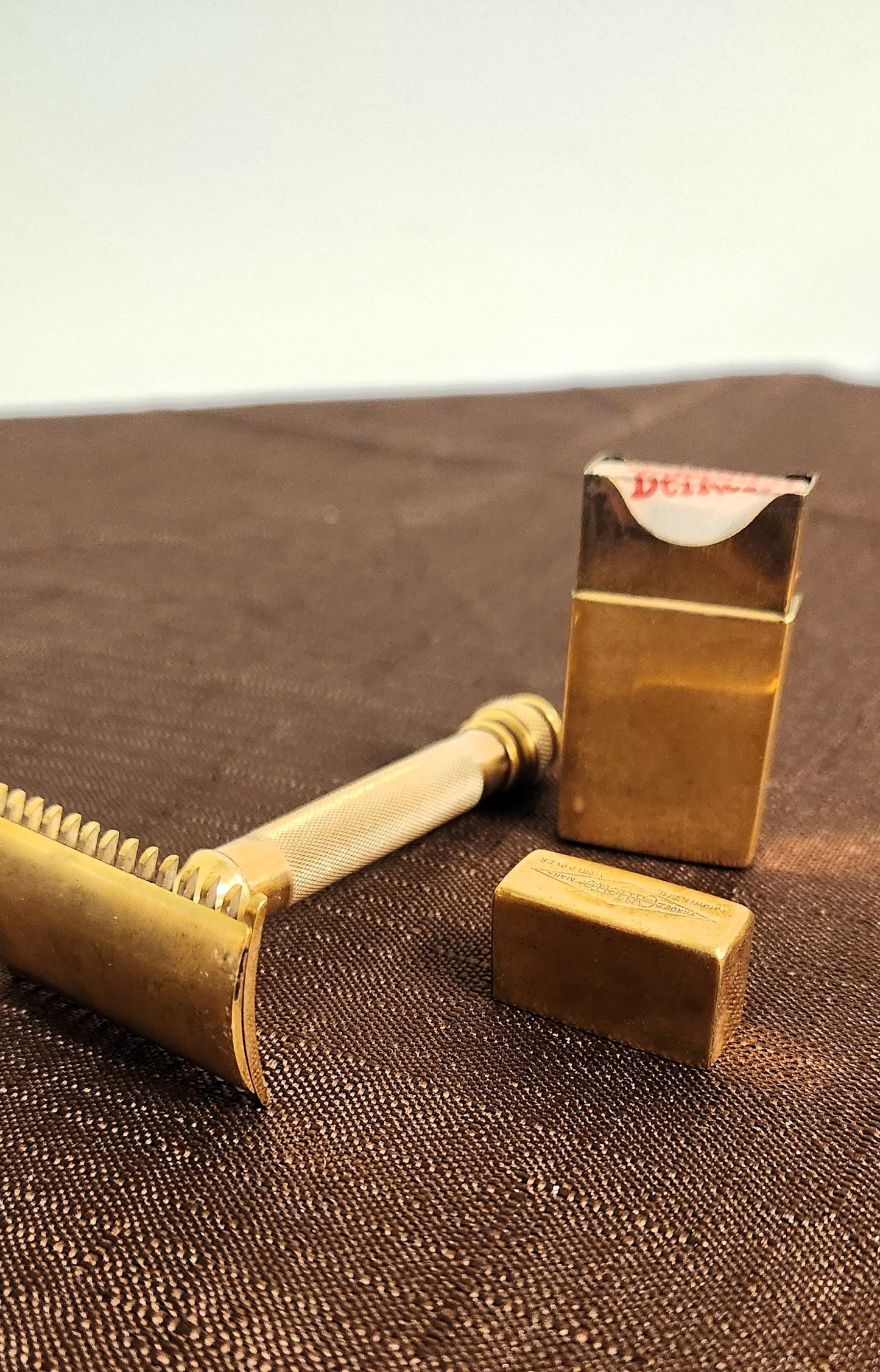 Never Used Vintage Gillette Double Edge Razor Complete Set in Case