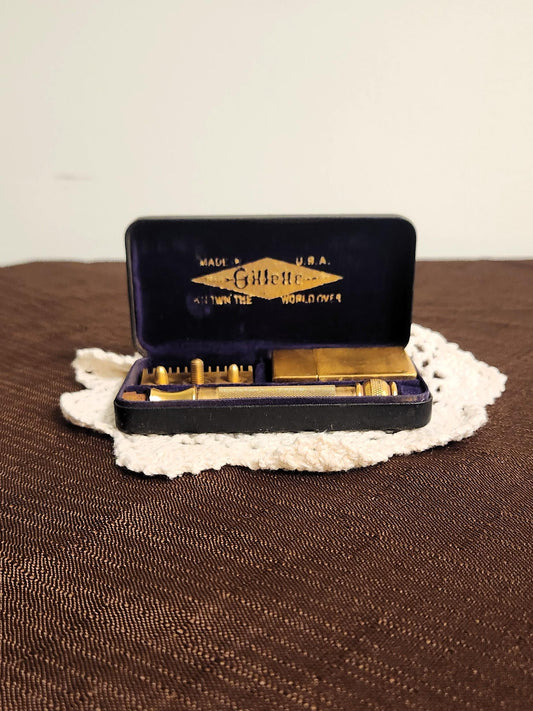 Never Used Vintage Gillette Double Edge Razor Complete Set in Case