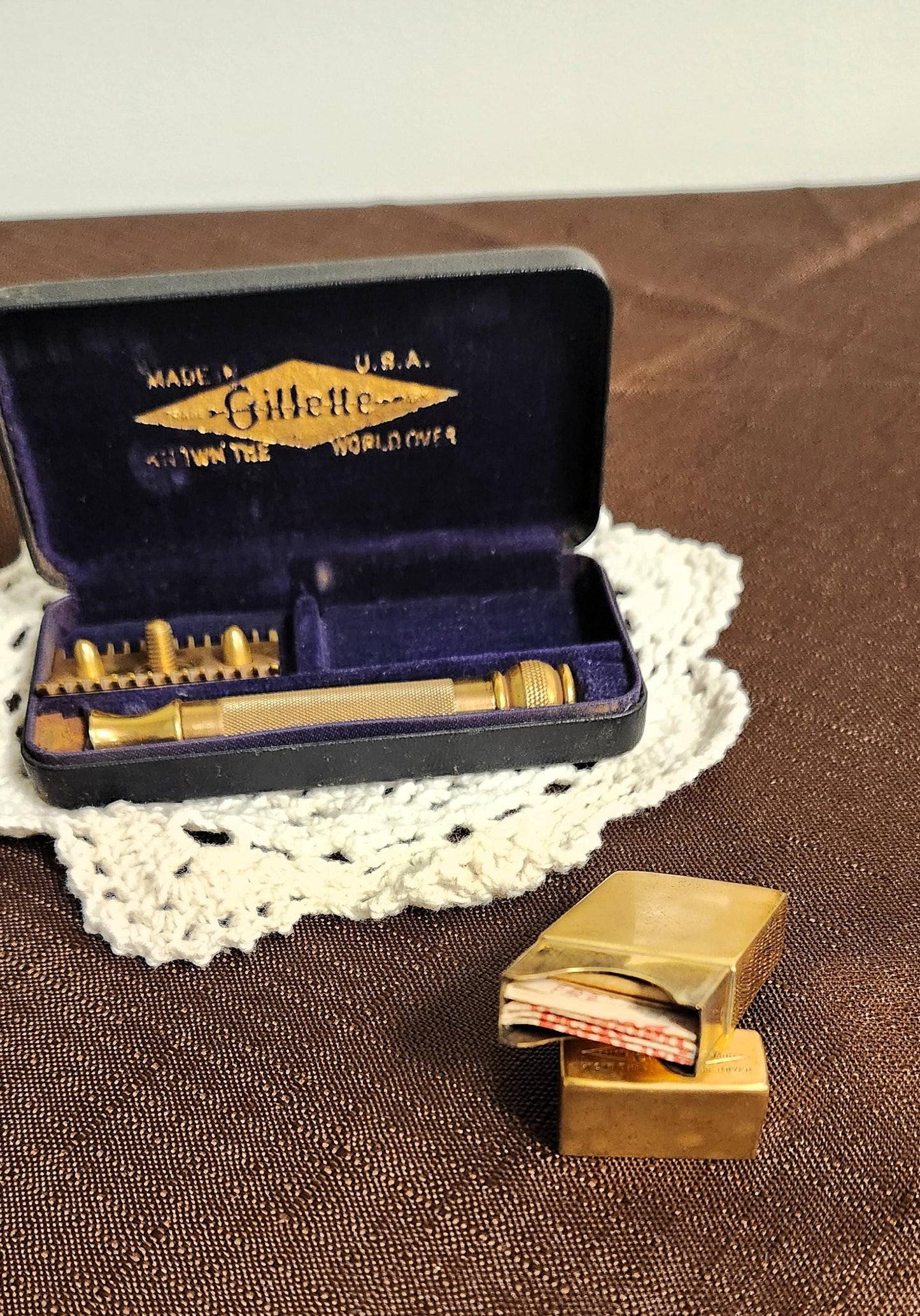 Never Used Vintage Gillette Double Edge Razor Complete Set in Case