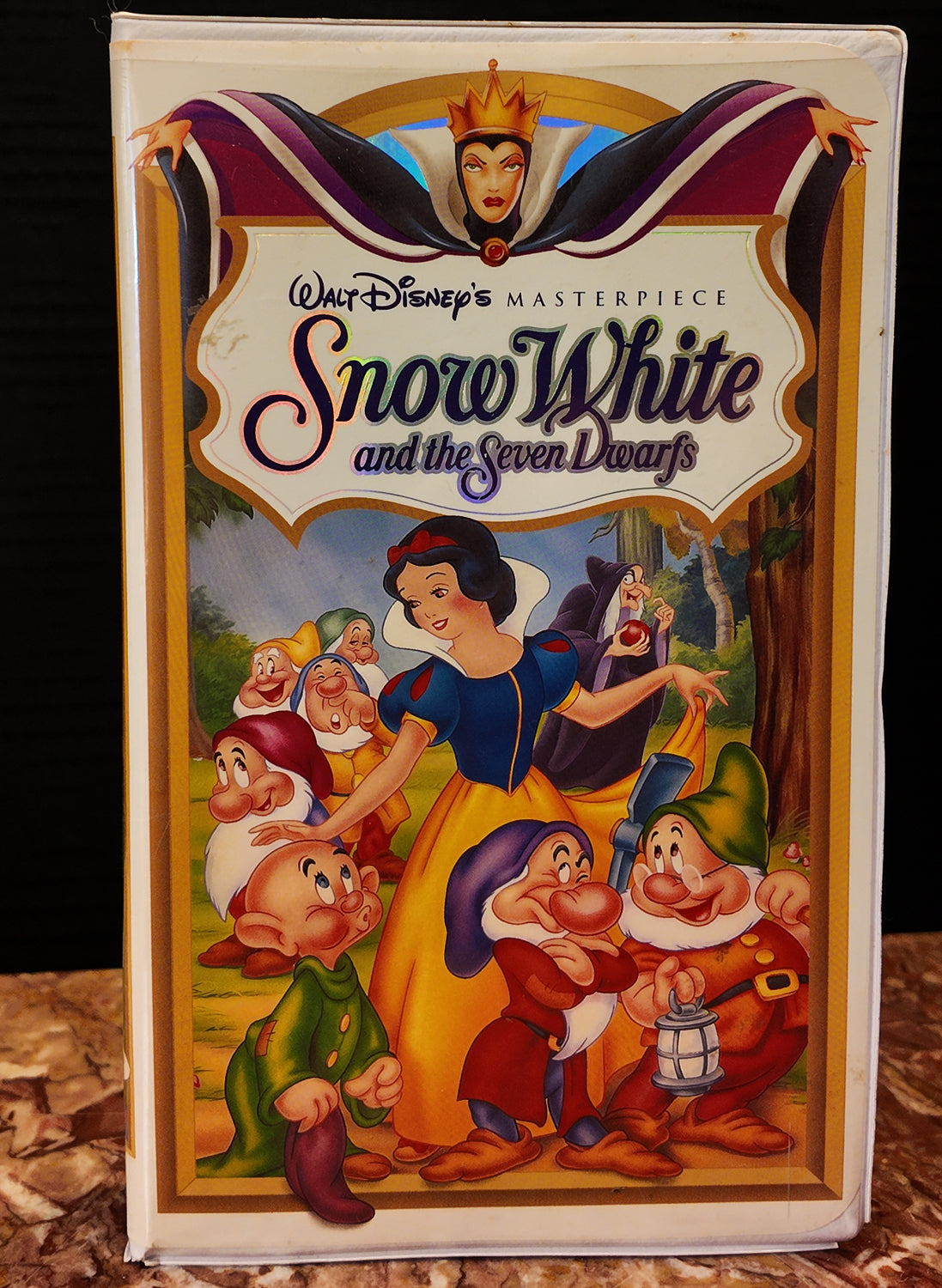 Vintage VHS tape cover of 'Snow White and the Seven Dwarfs' with colorful illustration.