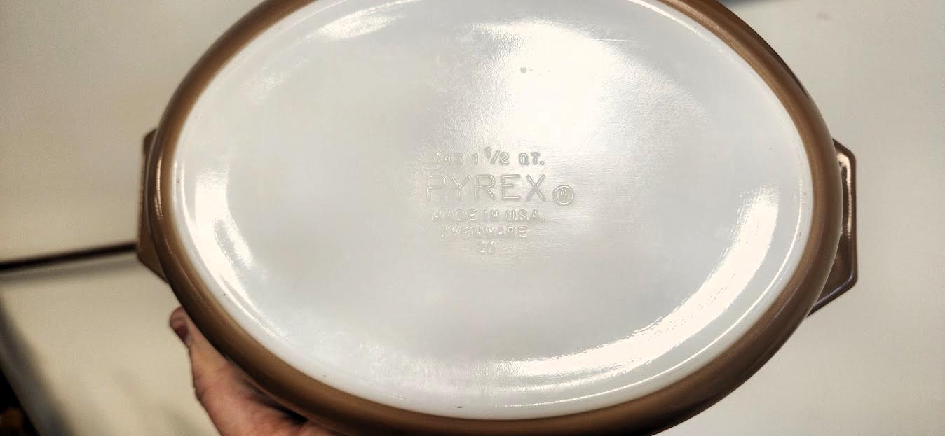 Vintage Pyrex "Early American" pattern oval casserole dish #043